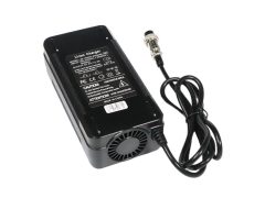   Kugoo M4 töltő 48V Li-ion akkumulátorhoz (54,6V 2A) GX16-3