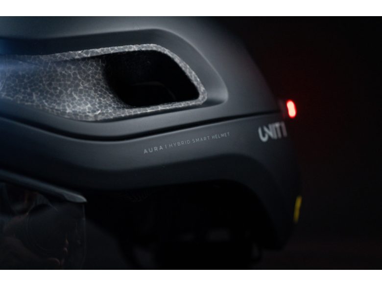 Aura Blackbird "S" Fekete
