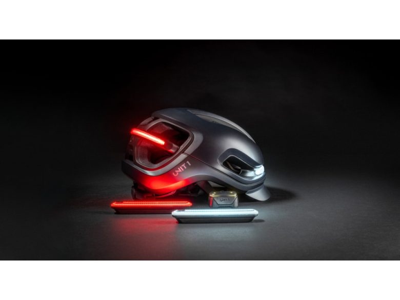 Aura Blackbird "S" Fekete
