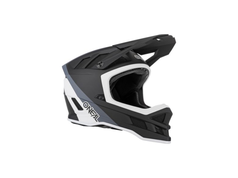 ONEAL Blade Hyperlite Charger sisak fekete-fehér